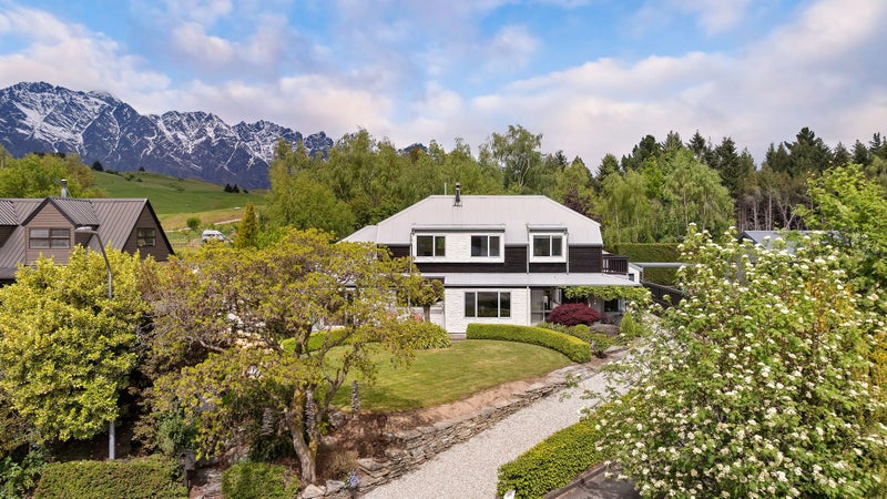7 Kelvin Place, Kelvin Heights, Queenstown - Carousel 39