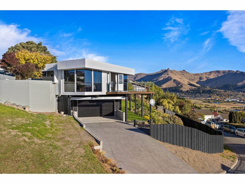 72 Cannon Hill Crescent, Mount Pleasant, Christchurch - Carousel 1