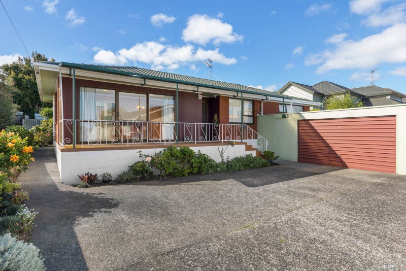 2/30 Kowhatu Road, Greenlane, Auckland - Carousel 1