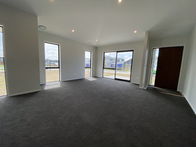 2 Weweia Close, Kenepuru, Porirua - Carousel 2