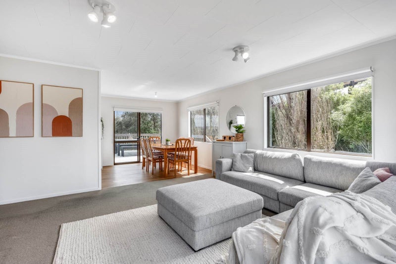 1 Cullen Street, Mangawhai Heads, Mangawhai - Carousel 2