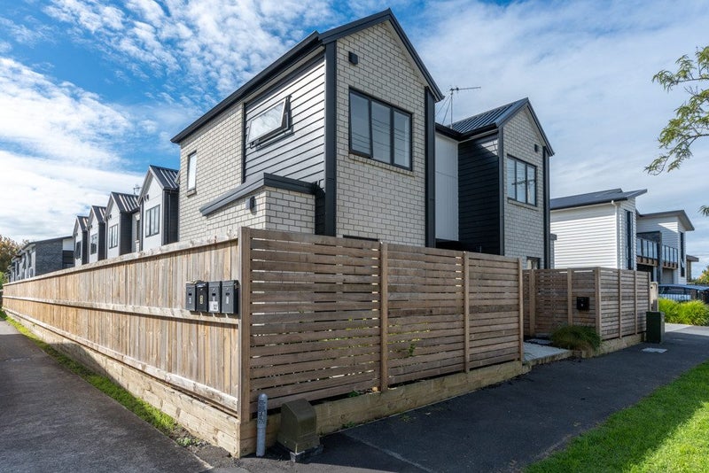 1/12 Charlemont Street, Whitiora, Hamilton - Carousel 2