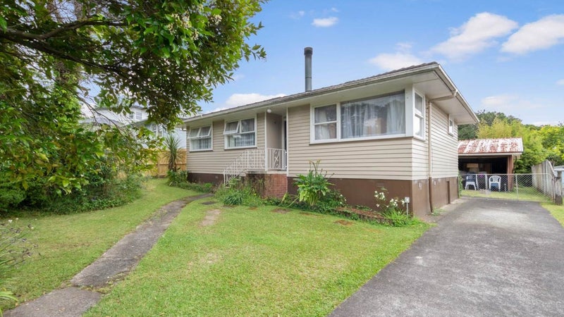 51 Castleford Street, Green Bay, Auckland - Carousel 1