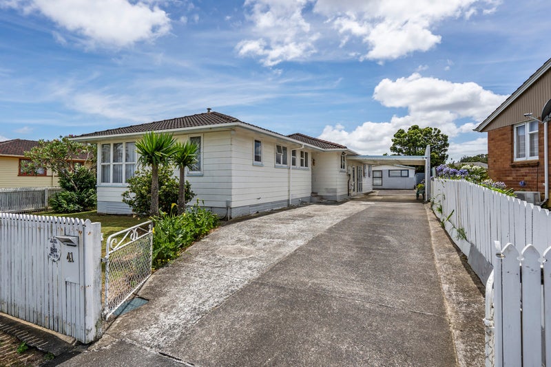 41 Chingford Close, Mangere, Auckland - Carousel 1