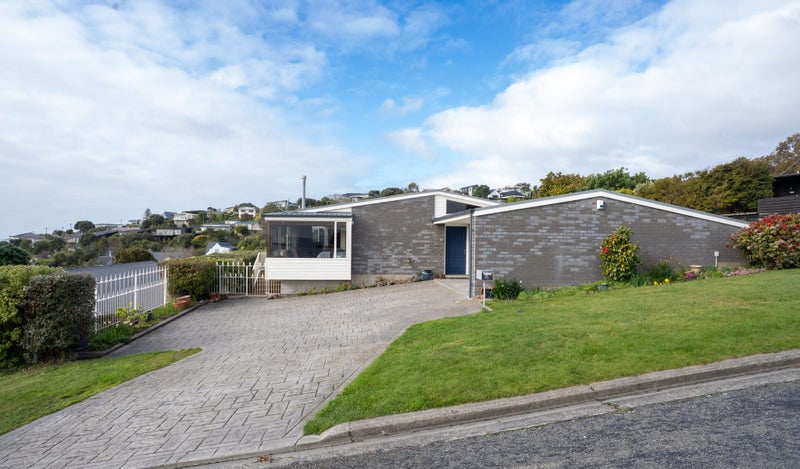 63 Cannon Hill Crescent, Mount Pleasant, Christchurch - Carousel 1