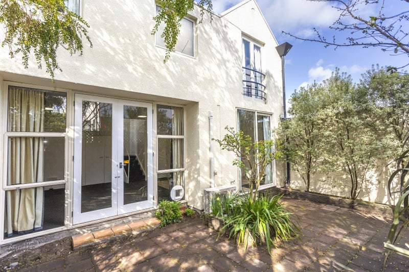 1/16 Exeter Street, Merivale, Christchurch - Carousel 1