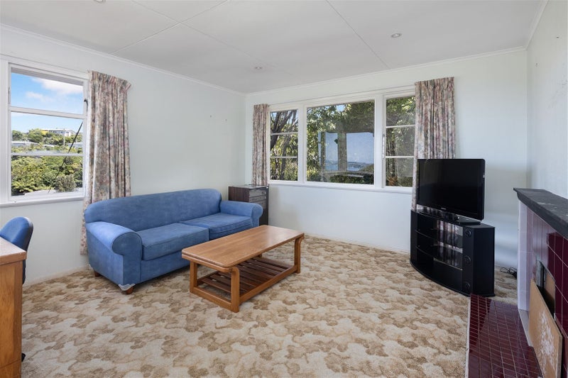 77 Salford Street, Newlands, Wellington - Carousel 1