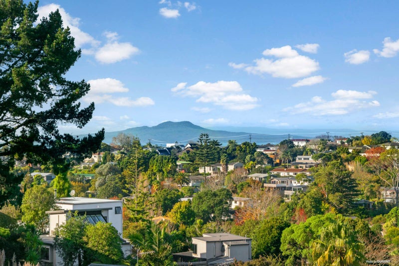 2/274 Glamorgan Drive, Northcross, Auckland - Carousel 1