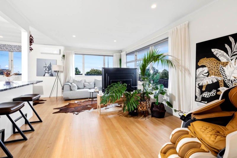 1/694 East Coast Road, Pinehill, Auckland - Carousel 1