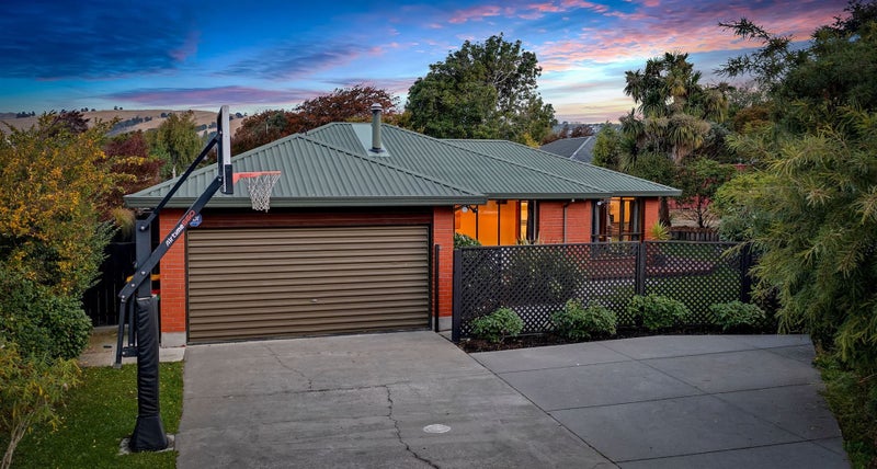 12 Esher Place, Saint Martins, Christchurch - Carousel 1