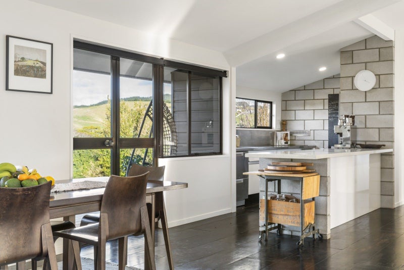 16 Ranginui Road, Welcome Bay, Tauranga - Carousel 2