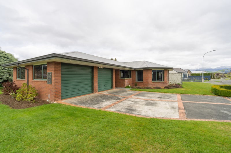 25 Govan Drive, Te Anau, Te Anau - Carousel 1