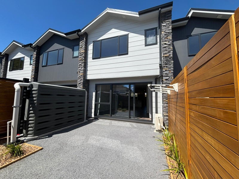 31 Farmer Crescent, Taita, Lower Hutt - Carousel 1
