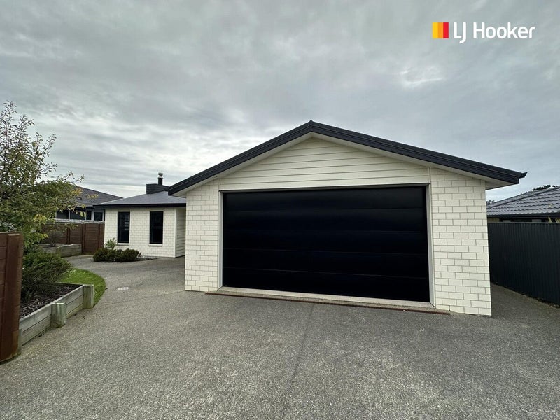 8 Hilltop Crescent, Corstorphine, Dunedin - Carousel 1