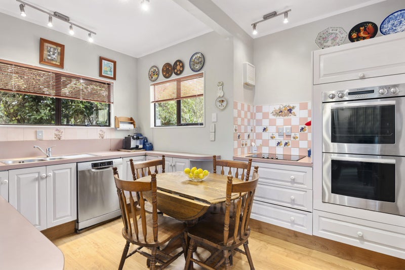 13 Colorado Grove, Brooklyn, Wellington - Carousel 2