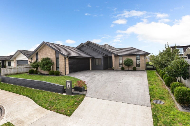 39 Helen June Avenue, Flagstaff, Hamilton - Carousel 1