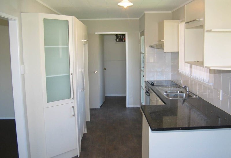 23 Heathberry Close, Papatoetoe, Auckland - Carousel 2