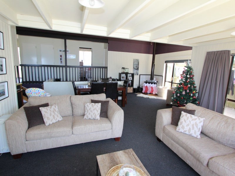2 Tuna Terrace, Titahi Bay, Porirua - Carousel 2