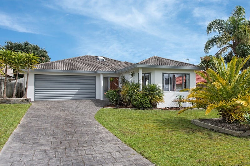 5 Greta Place, Stanmore Bay, Whangaparaoa - Carousel 1