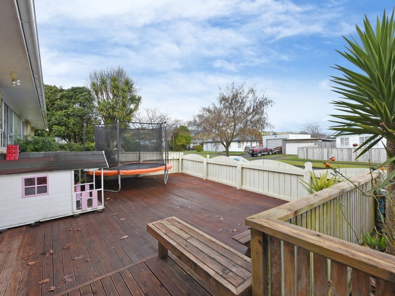 82 California Drive, Totara Park, Upper Hutt - Carousel 10