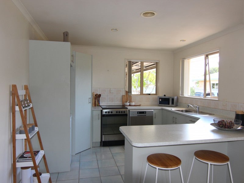 9 Hastings Place, Hamilton Lake, Hamilton - Carousel 2