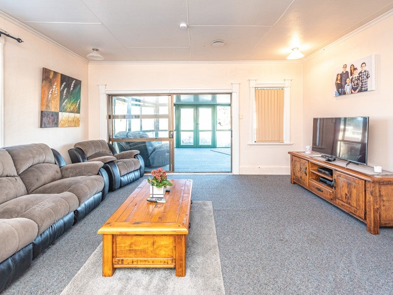 4 Kings Avenue, Gonville, Whanganui - Carousel 2