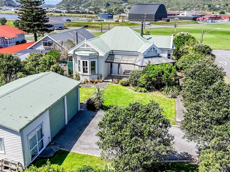 87 Blake Street, Blaketown, Greymouth - Carousel 1