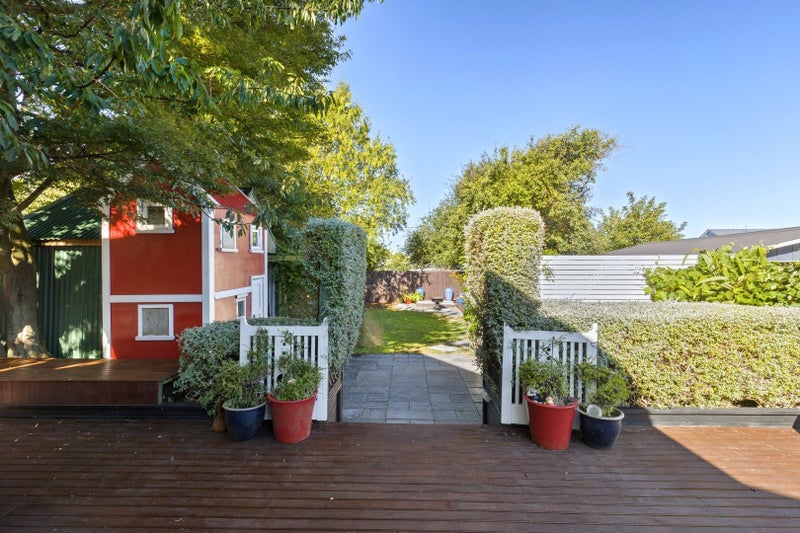 40 North Parade, Richmond, Christchurch - Carousel 24