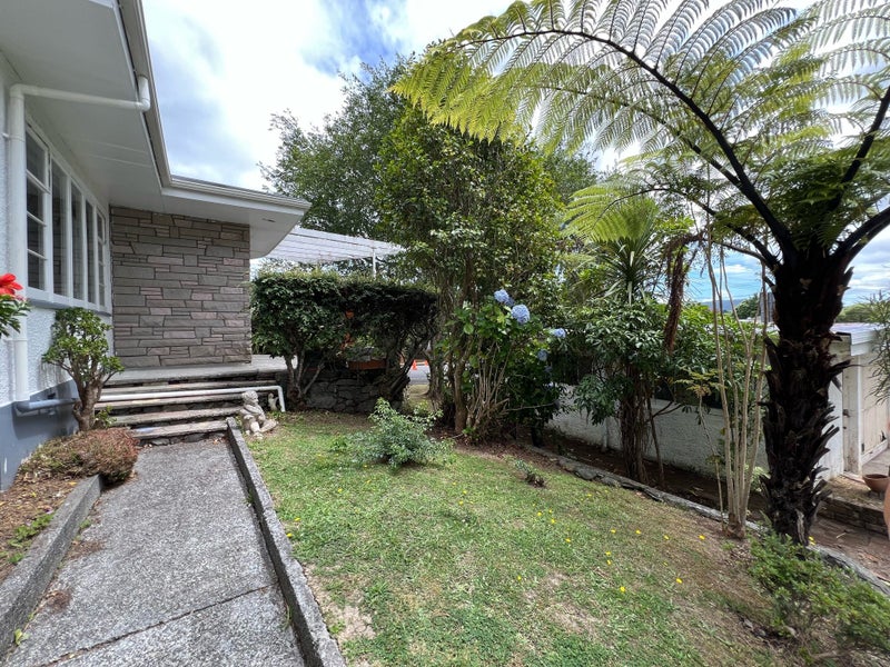 1 Coast Road, Wainuiomata, Lower Hutt - Carousel 16