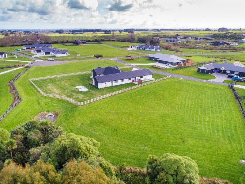 63 Hartwell Drive, Kelvin Grove, Palmerston North - Carousel 1