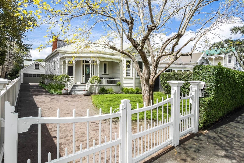 32 Cheltenham Road, Devonport, Auckland - Carousel 1