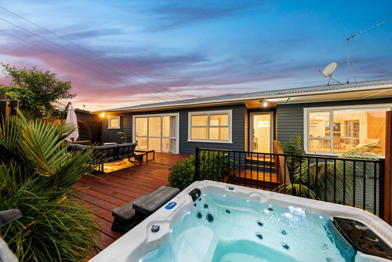 14 Camelot Place, Glenfield, Auckland - Carousel 1