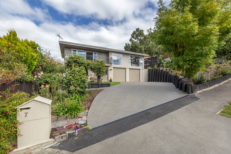 7 Dalefield Drive, Cashmere, Christchurch - Carousel 1