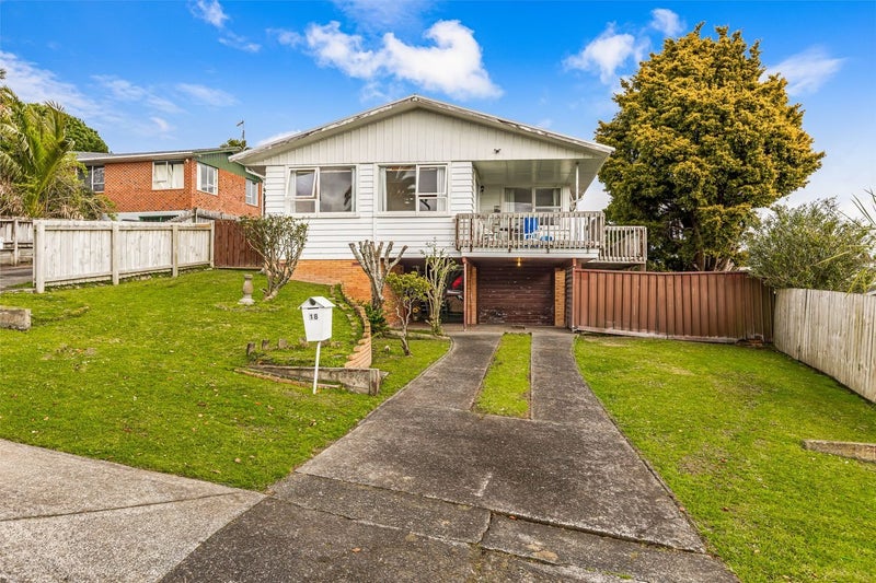 18 Lilburn Crescent, Massey, Auckland - Carousel 1