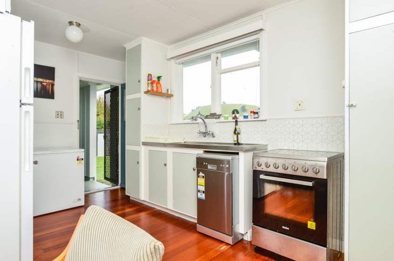 33 Coates Crescent, Panmure, Auckland - Carousel 2