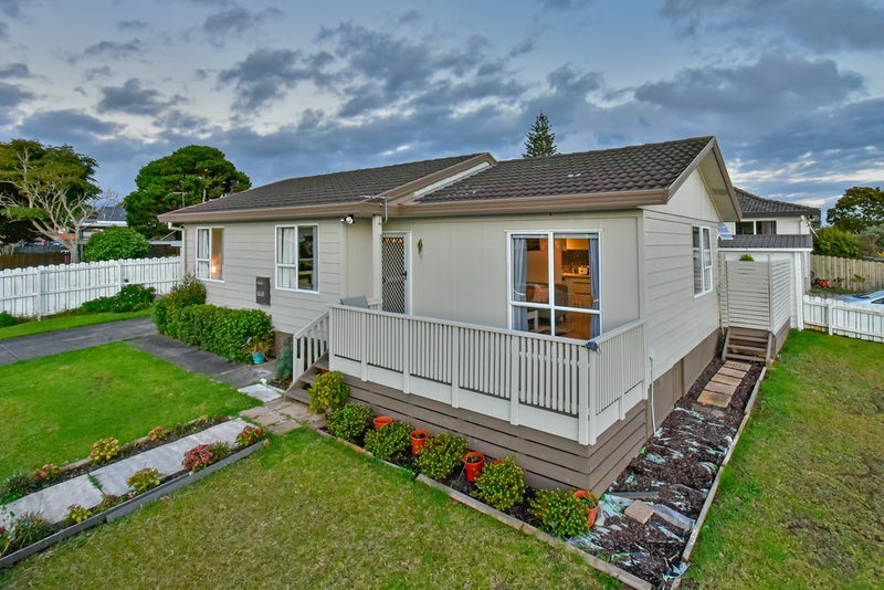 2/18 Etherton Drive, Weymouth, Auckland - Carousel 1