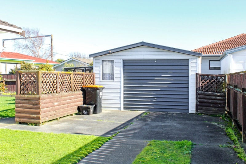 74 Geraldine Crescent, Cloverlea, Palmerston North - Carousel 11
