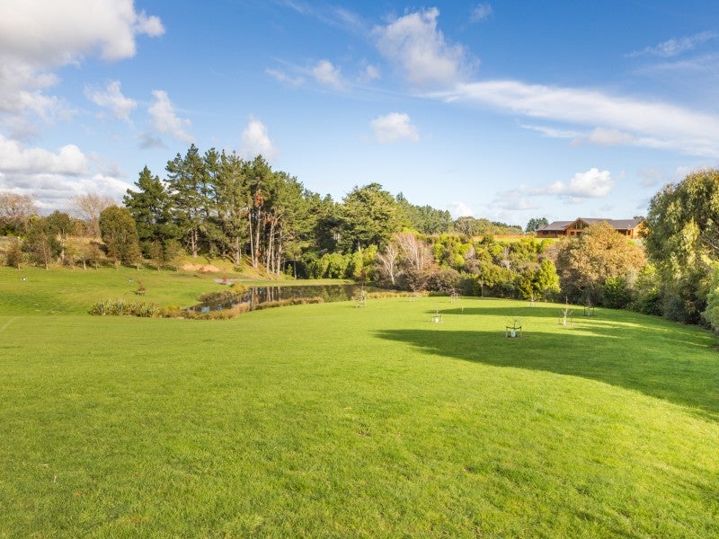 4 Colquhoun Way, Kelvin Grove, Palmerston North - Carousel 26