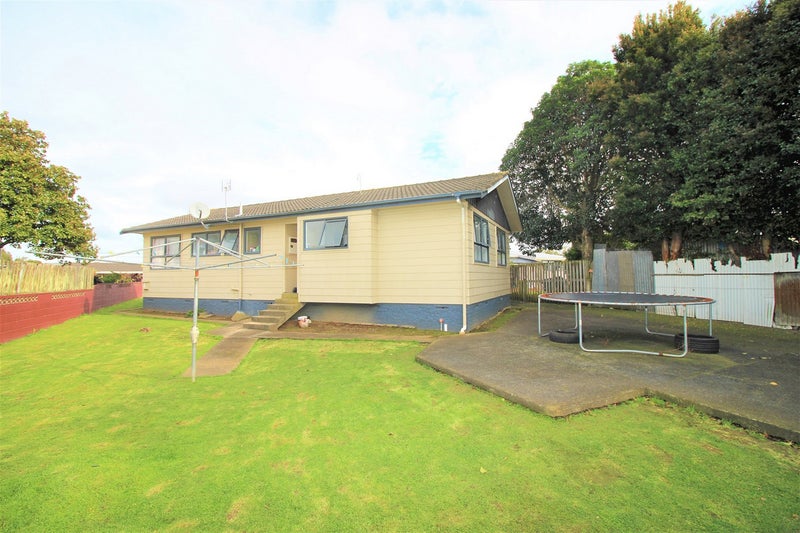12 Harwell Place, Mangere, Auckland - Carousel 1