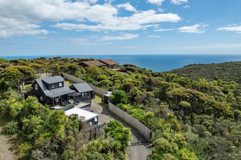 8 Log Race Road, New Lynn - Carousel 1