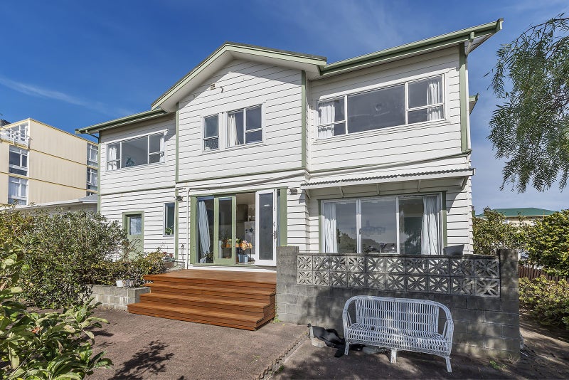 1 Levy Street, Mount Victoria, Wellington - Carousel 1