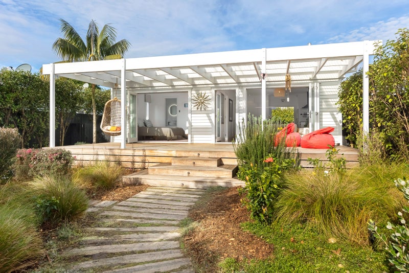 33 Wainui Avenue, Point Chevalier, Auckland - Carousel 1