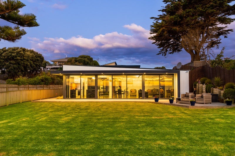 257 Rosetta Road, Raumati Beach, Paraparaumu - Carousel 1