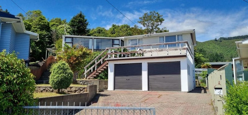 4 Bella Grove, Naenae, Lower Hutt - Carousel 1