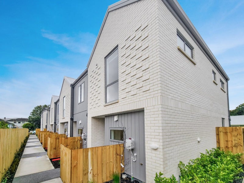 8/16 Sladden Street, Naenae, Lower Hutt - Carousel 2