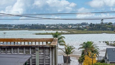 2/70 Beresford Street, Bayswater, Auckland - Carousel 1