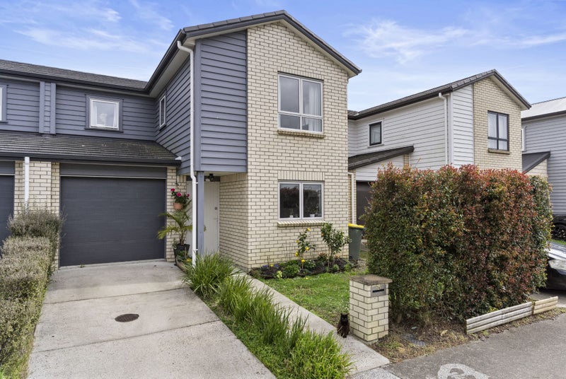 24 Ipukarea Street, Weymouth, Auckland - Carousel 2