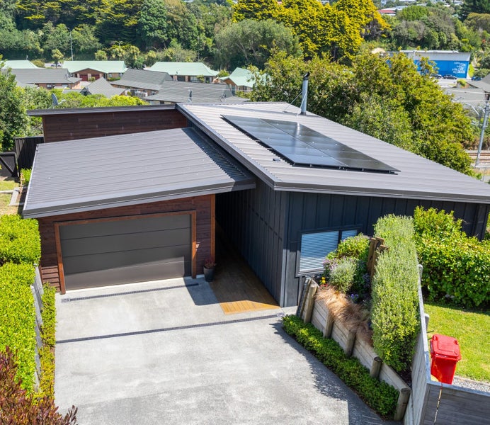 4A Ryan Grove, Tawa, Wellington - Carousel 2