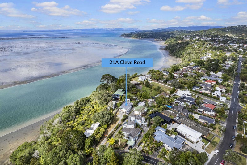 21A Cleve Road, Green Bay, Auckland - Carousel 2