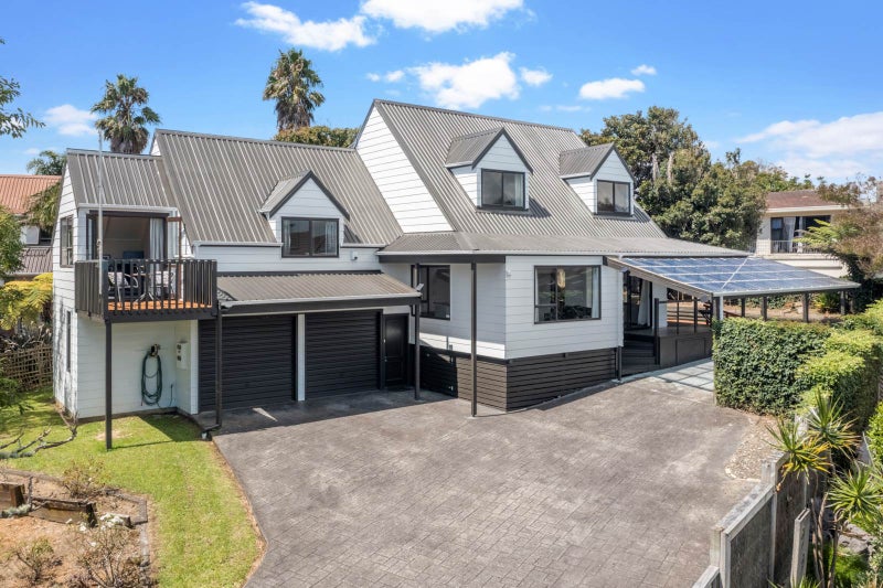 3 Gleneagles Grove, Wattle Downs, Auckland - Carousel 1